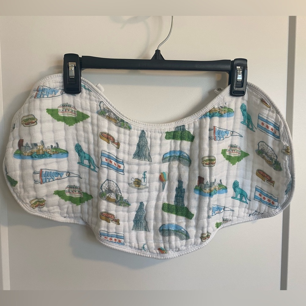 Little hometown Chicago Baby burp cloth & bib